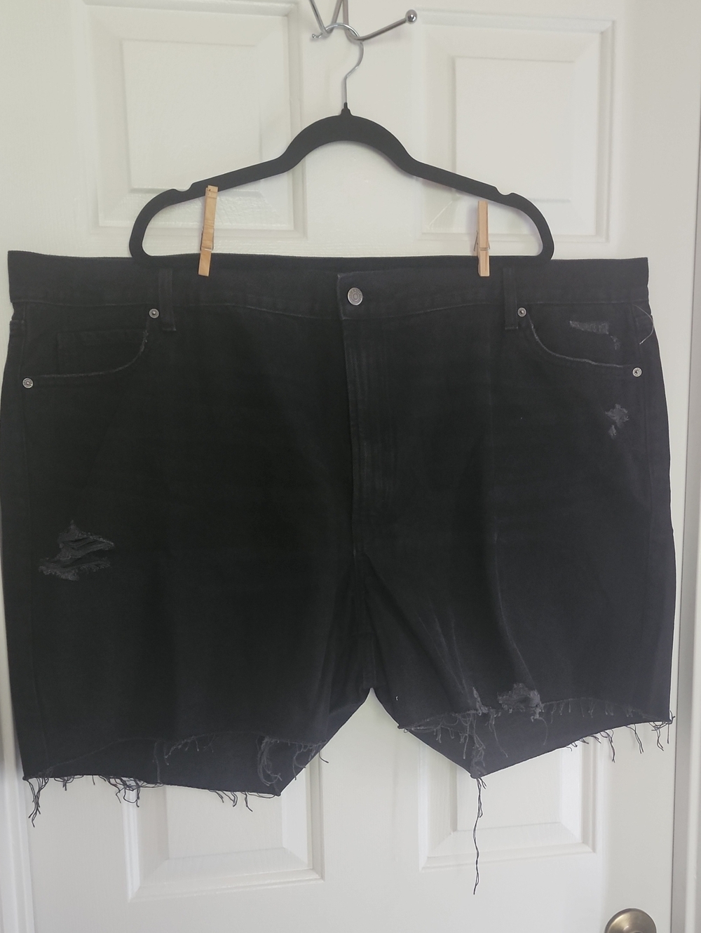 Old Navy High‑Rise Slouchy Straight Distressed Black Denim Shorts – Size 26